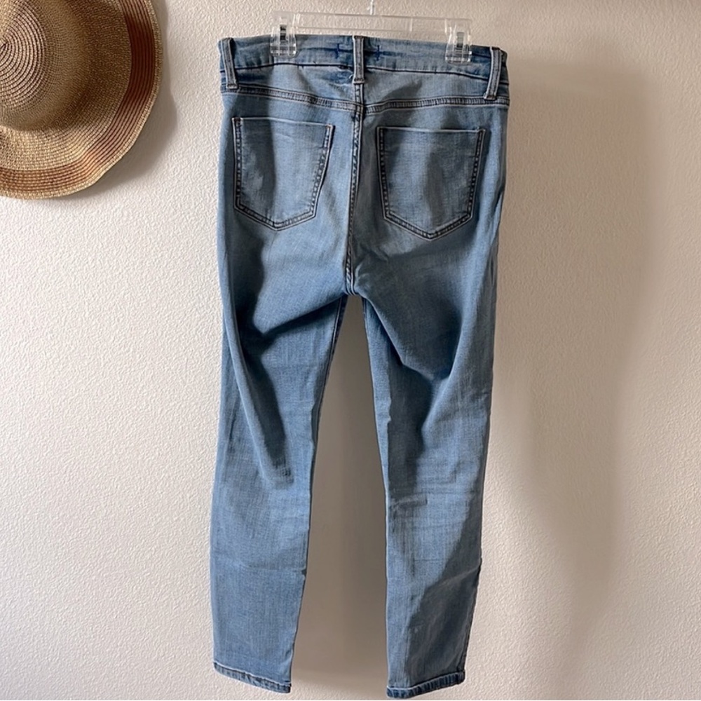 Studio Blue Mid Rise Cropped Jeans - Picture 3 of 5